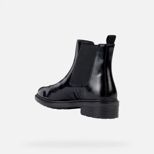 حذاء كاحل Geox Walk Pleasure نسائي جلد أسود بتصميم أنيق ونعل مريح. يتميز بفتحات بروجيه، تصميم خفيف الوزن، مثالي للاستخدام اليومي. مقاس 36، يمنحك أناقة لا مثيل لها. - جيوكس - Image 4