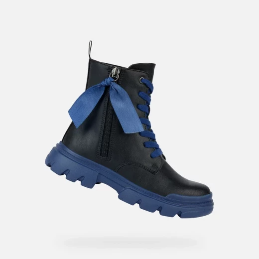 حذاء كاحل للبنات من جيوكس جونييت أسود برباط على طراز قتالي مع سحاب جانبي وتفاصيل على شكل فيونكة بنعل خارجي سميك وخفيف للغاية مقاس 33 توصيل سريع سهولة التبدال - جيوكس - Image 2