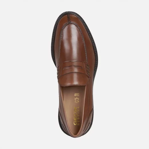 حذاء لوفر رجالي من أرتينوفا لون بني كونياك مريح وجيد التهوية مصنوع من الجلد U15BFD.00043.C6001 للرجال مقاس 40 رسمي ذو مظهر جذاب وتصميم خالد توصيل سريع وسهل الاستبدال - أرتينوفا - Image 3