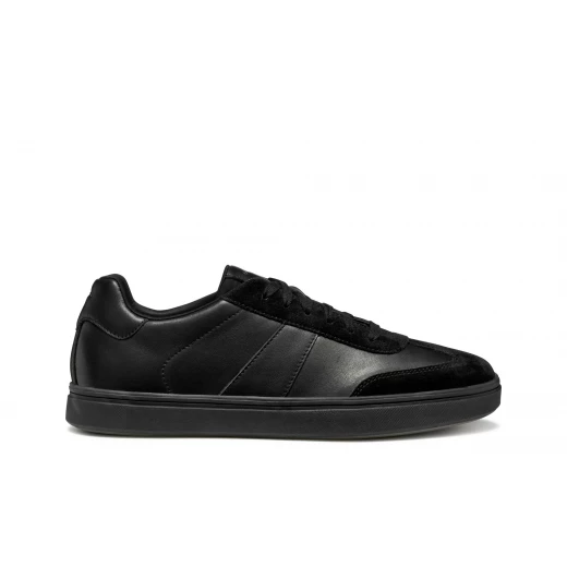 بالتيمور حذاء رياضي رجالي أسود بقصة منخفضة مع تفاصيل نابا جلدية ناعمة وجلد سويدي، مسامي ومريح، مثالي للملابس اليومية في المدينة، مقاس 40، رمز المنتج U56LDF.08522.C9999