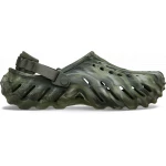 شبشب كروكس للجنسين إيكو المرقط باللون الأخضر: شبشب رياضي ومريح سهل الارتداء يتميز بتصميم جريء، مصنوع من مادة كروسلايت ونعل داخلي LiteRide، متوفر بمقاسات 42 و 43 - كروكس