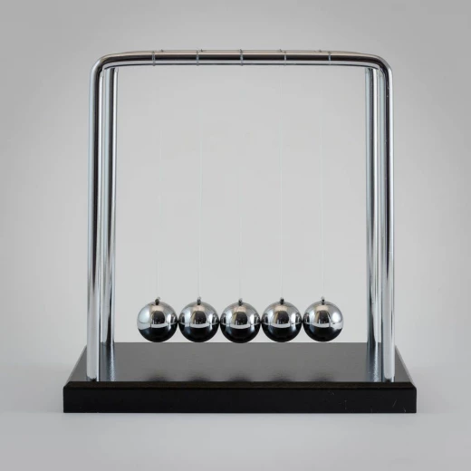 The Source Newton's Cradle Classic Physics Desk Toy Chrome Balls 17.5cm - The Source - Image 13