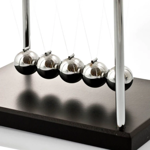 The Source Newton's Cradle Classic Physics Desk Toy Chrome Balls 17.5cm - The Source - Image 4