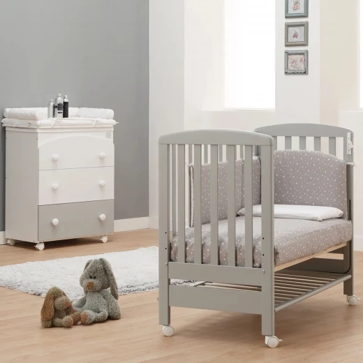 Italbaby B Side Cot Grey Bedside Sleeper with Mattress, Duvet, and Bumper Set - Italbaby - Image 3