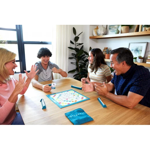Mattel Games Scrabble Board Game, Family Word Game with Two Ways to Play, includes 50 Goal Cards that Teach Scrabble Basics for 2-4 Players, UK Version, HWD43 - Mattel - Image 5