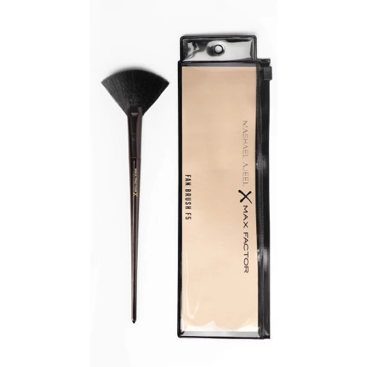 Max Factor Pro Fan Brush F5 for Precise Highlighting Bronzing and Setting Powder Application Makeup Tool Max Factor Pro Fan Brush F5 for Precise Highlighting Bronzing and Setting Powder Application Makeup Tool