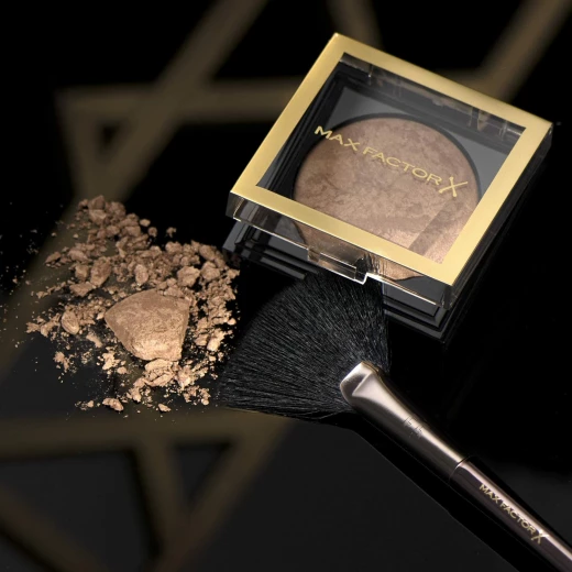 Max Factor Pro Fan Brush F5 for Precise Highlighting Bronzing and Setting Powder Application Makeup Tool - Max Factor - Image 2