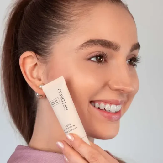 Artdeco Light Luminous Foundation 25ml, Shade 22 Neutral Chiffon, Lightweight Natural Luminous Finish, Model 1180-60734 - Light - Image 4