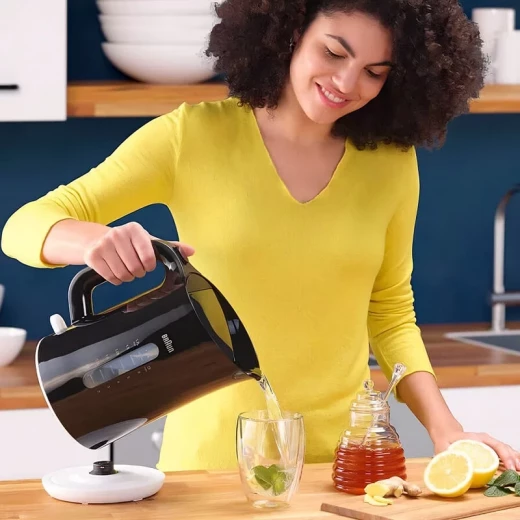 غلاية براون Breakfast1 WK1100BK كهربائية باللون الأسود، سعة 1.7 لتر، غليان سريع مع تصميم عملي وآمن، مثالية لتحضير المشروبات الساخنة بسهولة وكفاءة عالية في المنزل - Image 9