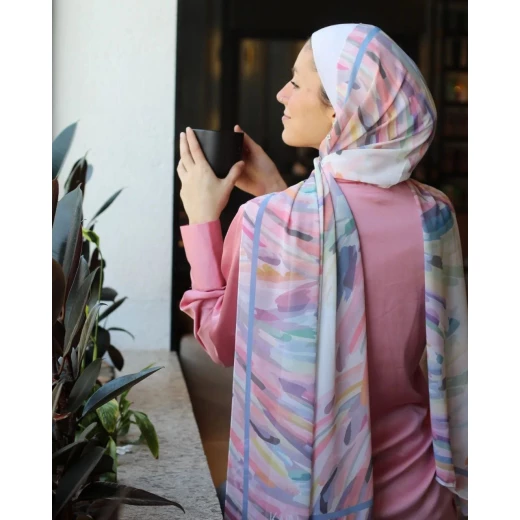 وشاح حجاب كاين من الشيفون جورجيت الناعم والخفيف الوزن، مثالي للأناقة اليومية بتصاميم حصرية وصناعة مصرية، مقاس 300x70 سم لتغطية كاملة وأناقة لا مثيل لها.