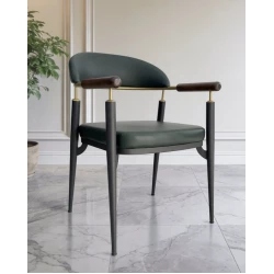 This metal-framed chair from Lashes features a modern and sturdy design, measuring 82 cm in height, 55 cm in width, 60 cm in depth, and with a seat height of 47 cm. It provides high stability and ideal comfort for the dining room or office