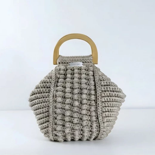 حقيبة كروشيه يدوية فاخرة - لون بيج - 29×18×18 سم حقيبة كروشيه يدوية فاخرة - لون بيج - 29×18×18 سم