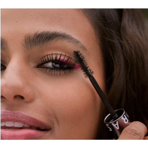 Sephora Size Up Volumizing Mascara, Ultra Black, Hourglass-Shaped Wand Lifts and Separates Lashes, Long-Lasting All-Day Wear - Sephora - Image 2