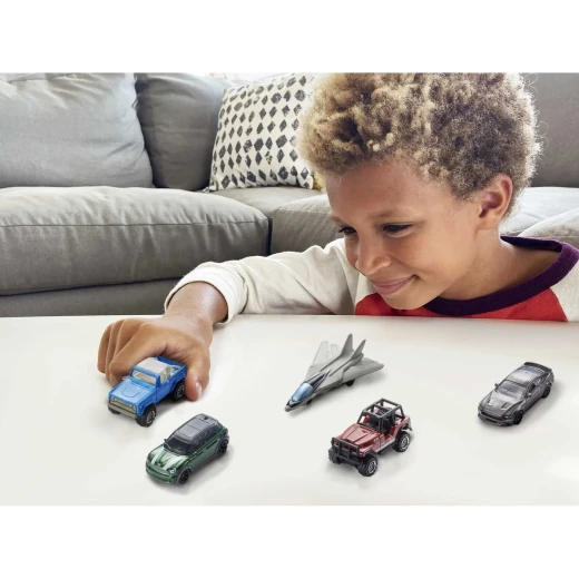 Matchbox 1:64 Scale 5-Pack – Assorted – Each vehicle is crafted in a 1:64 scale with realistic details and authentic decos – Model C1817 - Mattel - Image 3