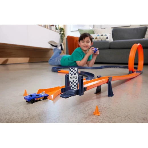 Hot Wheels Remote Control 1:64 Trackset – 30+ track pieces – Model HXX45 - Mattel - Image 2
