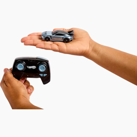 Hot Wheels Remote Control 1:64 Ford Mustang GTD – Operates on a 2.4 GHz frequency for multi-vehicle use without interference – Model JBH04 - Mattel - Image 2