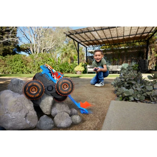 Hot Wheels Remote Control 1:15 Monster Trucks Tiger Shark Climber – Innovative tail for climbing over obstacles – Model JFR39 - Mattel - Image 8