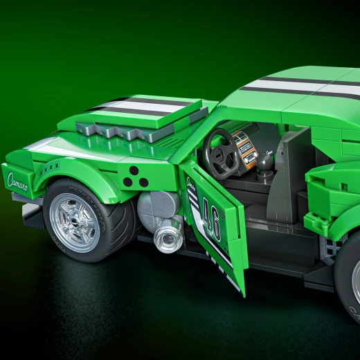 Mattel Brick Shop Hot Wheels Custom '68 Camaro – Includes a custom decal sheet and 2 sets of wheel covers to personalize your build – Model JFT16 - Mattel - Image 2