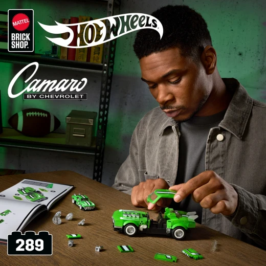 Mattel Brick Shop Hot Wheels Custom '68 Camaro – Includes a custom decal sheet and 2 sets of wheel covers to personalize your build – Model JFT16 - Mattel - Image 6