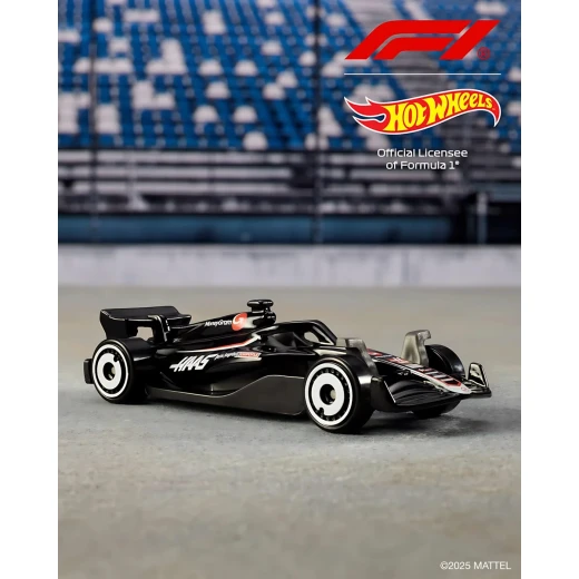 Hot Wheels Basic Car F1 5-Pack – Features five 1:64 scale die-cast Formula 1 race cars – Model JGF58 - Mattel - Image 3