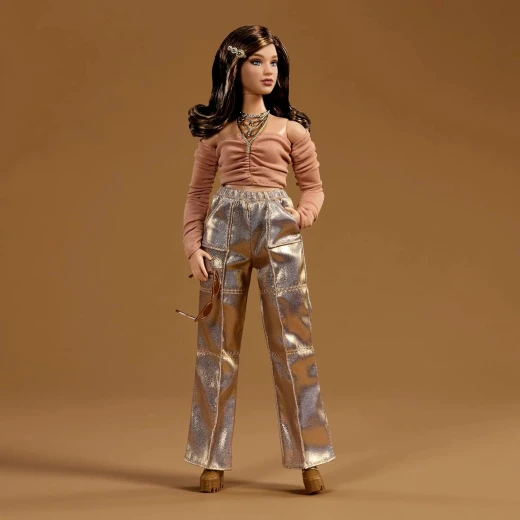Barbie You Create Barbie Basics White and Curvy - تتضمن المجموعة أجسام دمى متعددة ومجموعة مختارة من الملابس الأنيقة - موديل JJX37 - ماتيل - Image 4