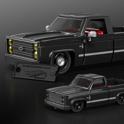 Mattel Brick Shop Hot Wheels '83 Chevy Silverado – Transform Your Build – Die-Cast Collectible Model Car – Ages 10+ Years – Model JKG42 - Mattel - Image 6