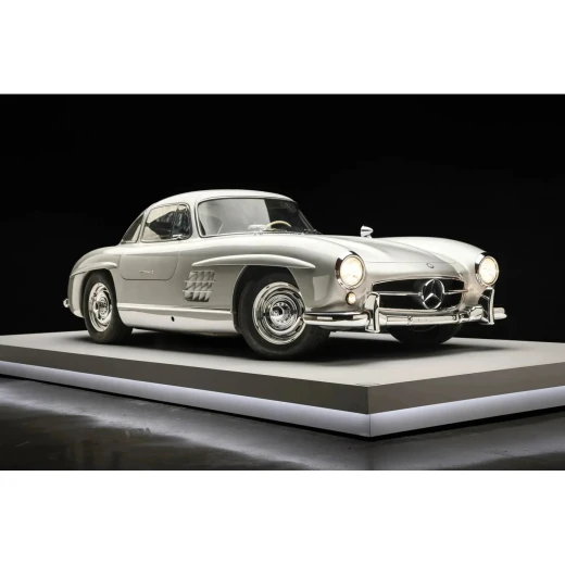 Bburago Mercedes-Benz 300 SL (1954) Die-Cast Model Car – 1:24 Scale – Functional elements include opening doors and swiveling steering wheel – Model 18-22023 SL - Bburago - Image 10