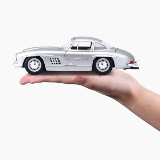 Bburago Mercedes-Benz 300 SL (1954) Die-Cast Model Car – 1:24 Scale – Functional elements include opening doors and swiveling steering wheel – Model 18-22023 SL - Bburago - Image 5