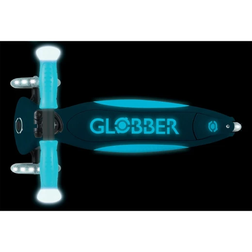 سكوتر Globber Elite Glow Lights Kick Scooter - سطح مضاء بمصابيح LED يضيء كل رحلة، مما يضمن الرؤية ويضيف الإثارة - موديل 839-100 - جلوبر - Image 15