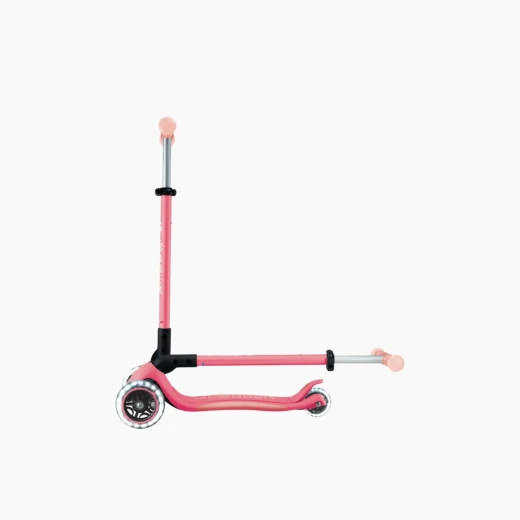 سكوتر Globber Elite Glow Lights Kick Scooter - سطح مضاء بمصابيح LED يضيء كل رحلة، مما يضمن الرؤية ويضيف الإثارة - موديل 839-100 - جلوبر - Image 16