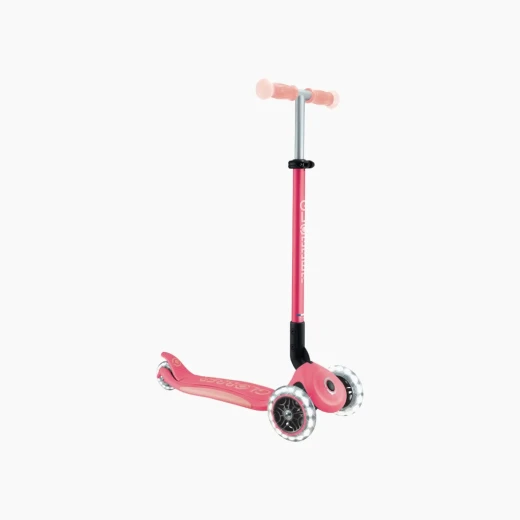سكوتر Globber Elite Glow Lights Kick Scooter - سطح مضاء بمصابيح LED يضيء كل رحلة، مما يضمن الرؤية ويضيف الإثارة - موديل 839-100 - جلوبر - Image 4