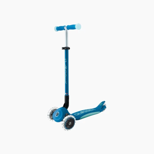 سكوتر Globber Elite Glow Lights Kick Scooter - سطح مضاء بمصابيح LED يضيء كل رحلة، مما يضمن الرؤية ويضيف الإثارة - موديل 839-100 - جلوبر - Image 8
