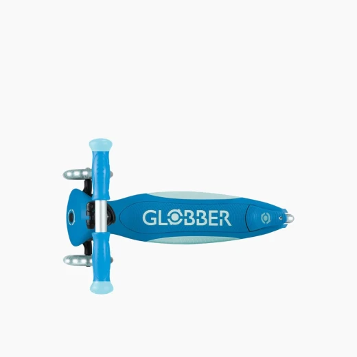 سكوتر Globber Elite Glow Lights Kick Scooter - سطح مضاء بمصابيح LED يضيء كل رحلة، مما يضمن الرؤية ويضيف الإثارة - موديل 839-100 - جلوبر - Image 9