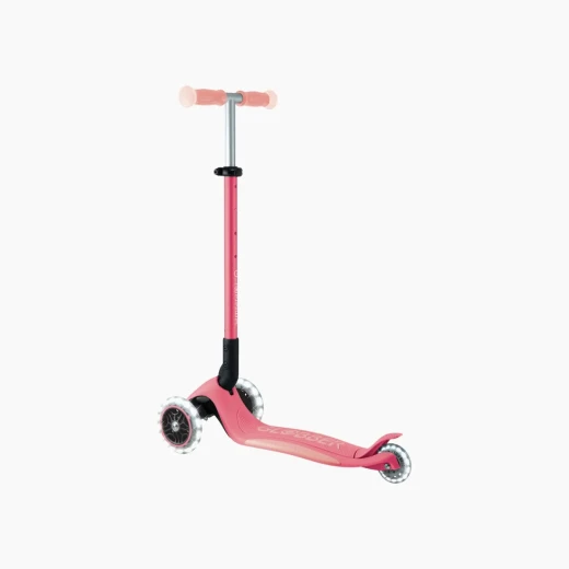 سكوتر Globber Elite Glow Lights Kick Scooter - سطح مضاء بمصابيح LED يضيء كل رحلة، مما يضمن الرؤية ويضيف الإثارة - موديل 839-110 - جلوبر - Image 4