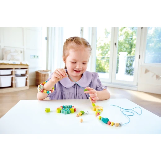 Hape DIY Beaded Jewellery Kit – 125 Wooden Beads Craft – Made from responsibly sourced wood – Model E3606A - Hape - Image 2