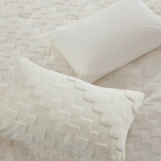 Nova Home Albina Winter 3D Jacquard Rabbit Fur Comforter Set - King/Super King - White - Nova Home - Image 3
