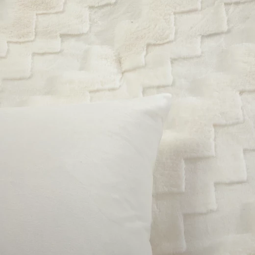 Nova Home Albina Winter 3D Jacquard Rabbit Fur Comforter Set - King/Super King - White - Nova Home - Image 4