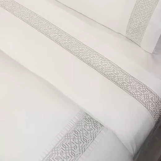 نوفا هوم Lounge طقم وجه لحاف - قطن 100% ، 400 خيط لكل انش مربع - مجوز & مجوز كبير - 7 قطع - أبيض و فضي - نوفا هوم - Image 3