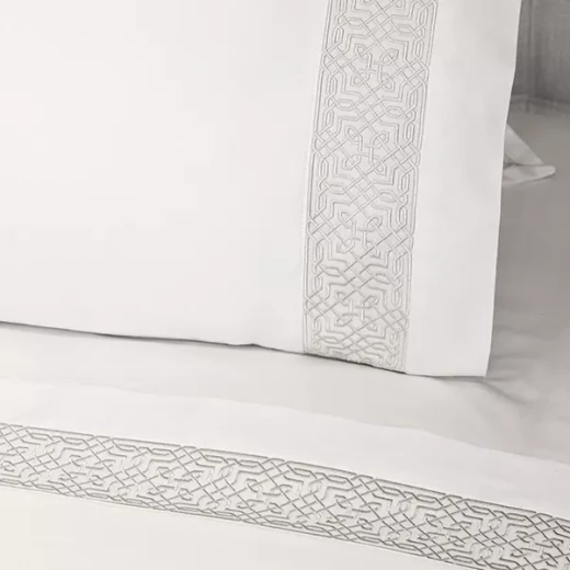 نوفا هوم Lounge طقم وجه لحاف - قطن 100% ، 400 خيط لكل انش مربع - مجوز & مجوز كبير - 7 قطع - أبيض و فضي - نوفا هوم - Image 5
