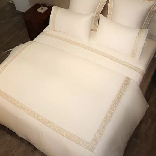 نوفا هوم Lounge طقم وجه لحاف - قطن 100% ، 400 خيط لكل انش مربع - مجوز & مجوز كبير - 7 قطع - أبيض و ذهبي - نوفا هوم - Image 14