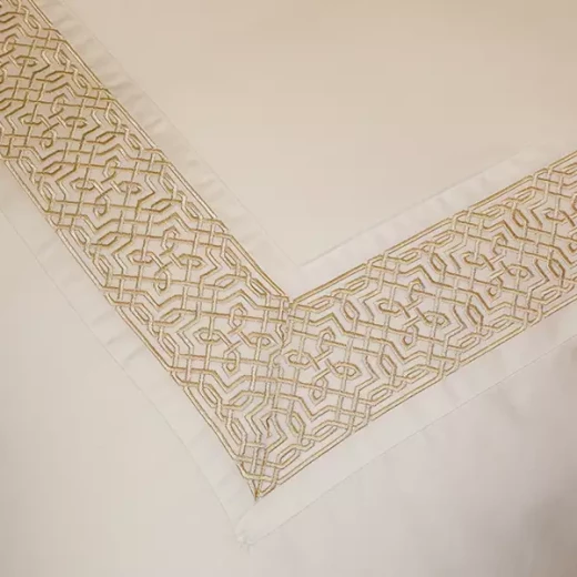 نوفا هوم Lounge طقم وجه لحاف - قطن 100% ، 400 خيط لكل انش مربع - مجوز & مجوز كبير - 7 قطع - أبيض و ذهبي - نوفا هوم - Image 15