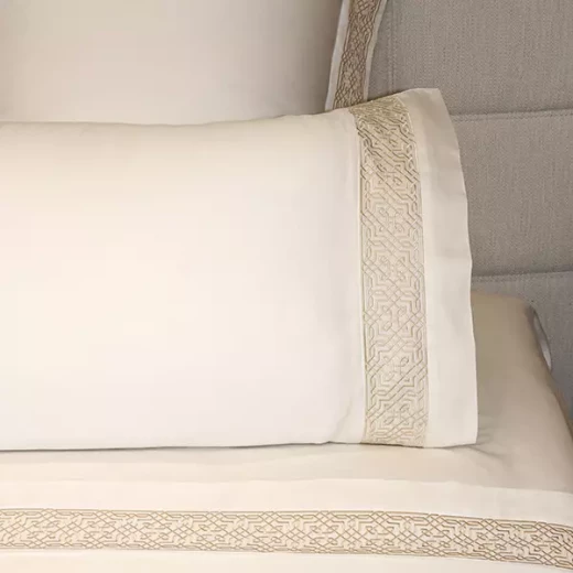 نوفا هوم Lounge طقم وجه لحاف - قطن 100% ، 400 خيط لكل انش مربع - مجوز & مجوز كبير - 7 قطع - أبيض و ذهبي - نوفا هوم - Image 7