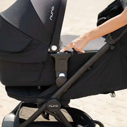 Nuna LYTL Carry Cot (Caviar) – Lightweight Newborn Bassinet with Dream drape™ and GREENGUARD GOLD Certification - Nuna - Image 2