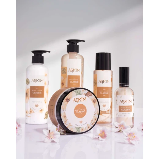 ASKIM Classic Body Care Set 5 Pieces, Includes Body Mist, Hair Mist, Body Lotion, Shower Gel and Body Butter, Elegant Floral and Woody Fragrance with Vanilla and Amber Notes, Ideal for Daily Care or Gifting