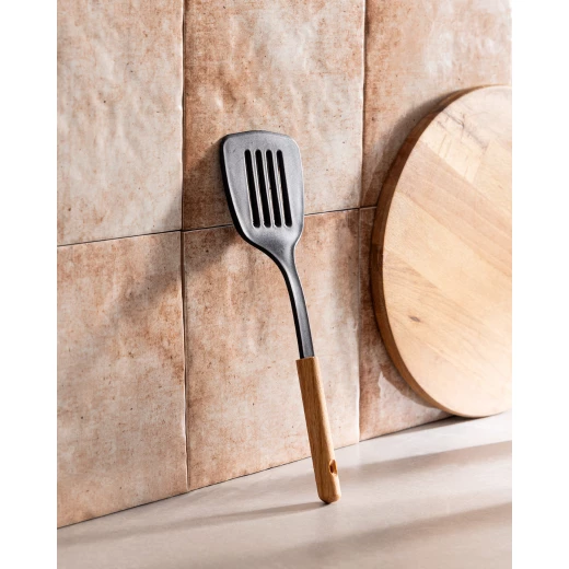 Madame COCO Seillans Serving Spatula, Black, Plastic & Wood, Durable and Elegant Kitchen Serving Spoon, 37 cm Length, Made in Turkey Madame COCO Seillans Serving Spatula, Black, Plastic & Wood, Durable and Elegant Kitchen Serving Spoon, 37 cm Length, Made in Turkey