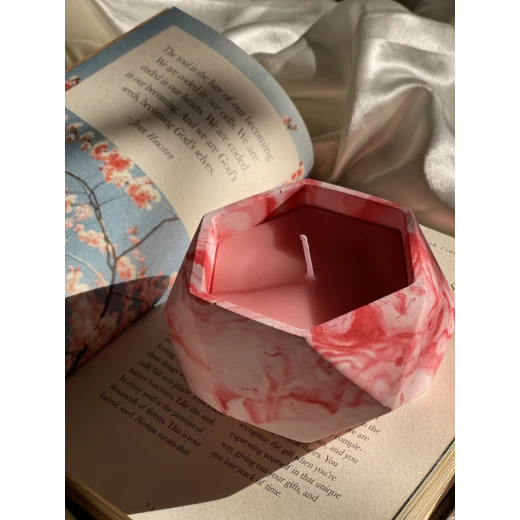 شمعة معطرة بالياسمين في قالب سداسي الشكل , أبيض وزهري , 8.5سم*8.5سم*5.5سم , 1 , ريبابل شمعة معطرة بالياسمين في قالب سداسي الشكل , أبيض وزهري , 8.5سم*8.5سم*5.5سم , 1 , ريبابل