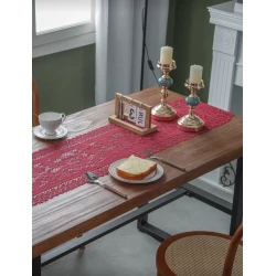 Red Floral Lace Table Runner – Vintage Style 33×110cm