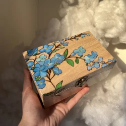 صندوق مجوهرات خشبي مرسوم عليه يدويًا، ورود زرقاء حالمة، من ستار زون، ١٥*٩.٥*٦.٥