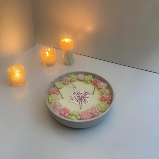 Niveole Decorative Soy Wax Candle Tray – 100% Natural Scented Soy Candle with Floral Decoration, “Wishing You Well Every Year” Gift Design, Perfect Occasion Gift and Elegant Home Décor - Niveole - Image 3