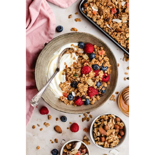 Granola Premium Crispy Freshly Baked with Oats, Healthy Nuts & Black Raisins, Healthy Breakfast | Naturally Sweetened (No Added Sugar) Large Size - Crunchy Jar - Image 2